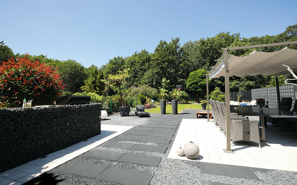 Platten anthrazit Gartenweg