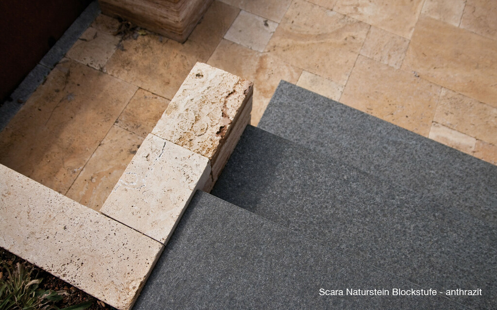 Scara Naturstein-Blockstufe anthrazit