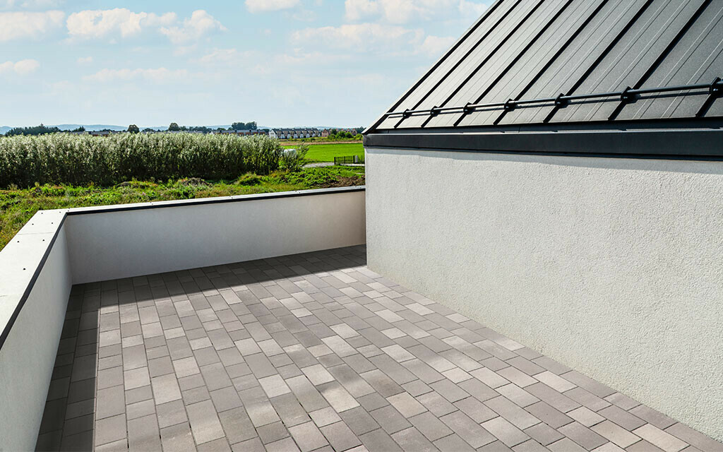 Terrasse Pflastersteine grau Balkon