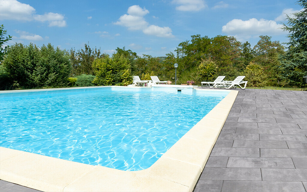 Terrassenplatten Poolumrandung