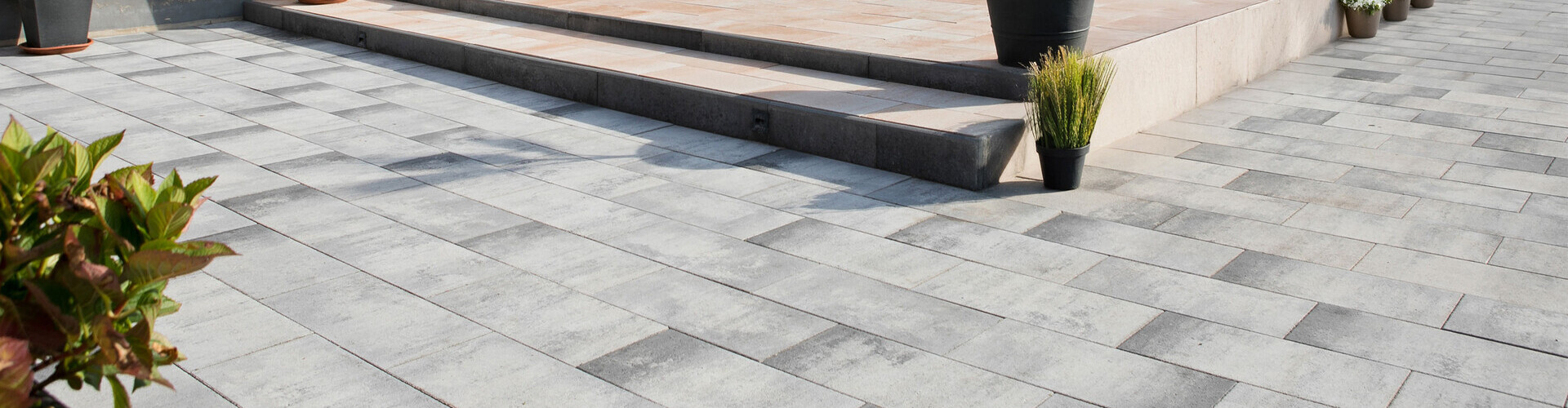 protect-light-platten-muschelkalk-terrasse-um-pool-banner.jpg (1600x1100)