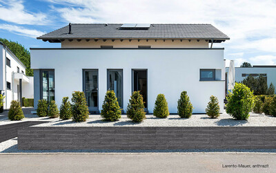 Gartenmauer Grundstücksgrenze anthrazit