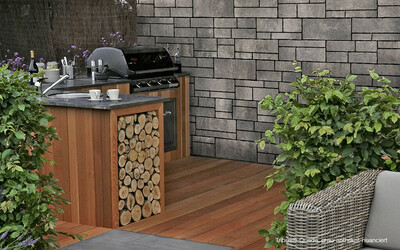 Garten-Mauer als Sichtschutz hinter Outdoorkitchen grau