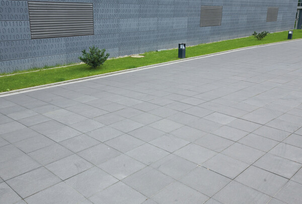 gehwegplatten-beton-grau-1.jpg (1600x1100)