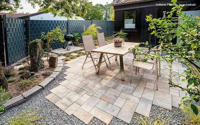 Terrasse Pflastersteine muschelkalk verspielt