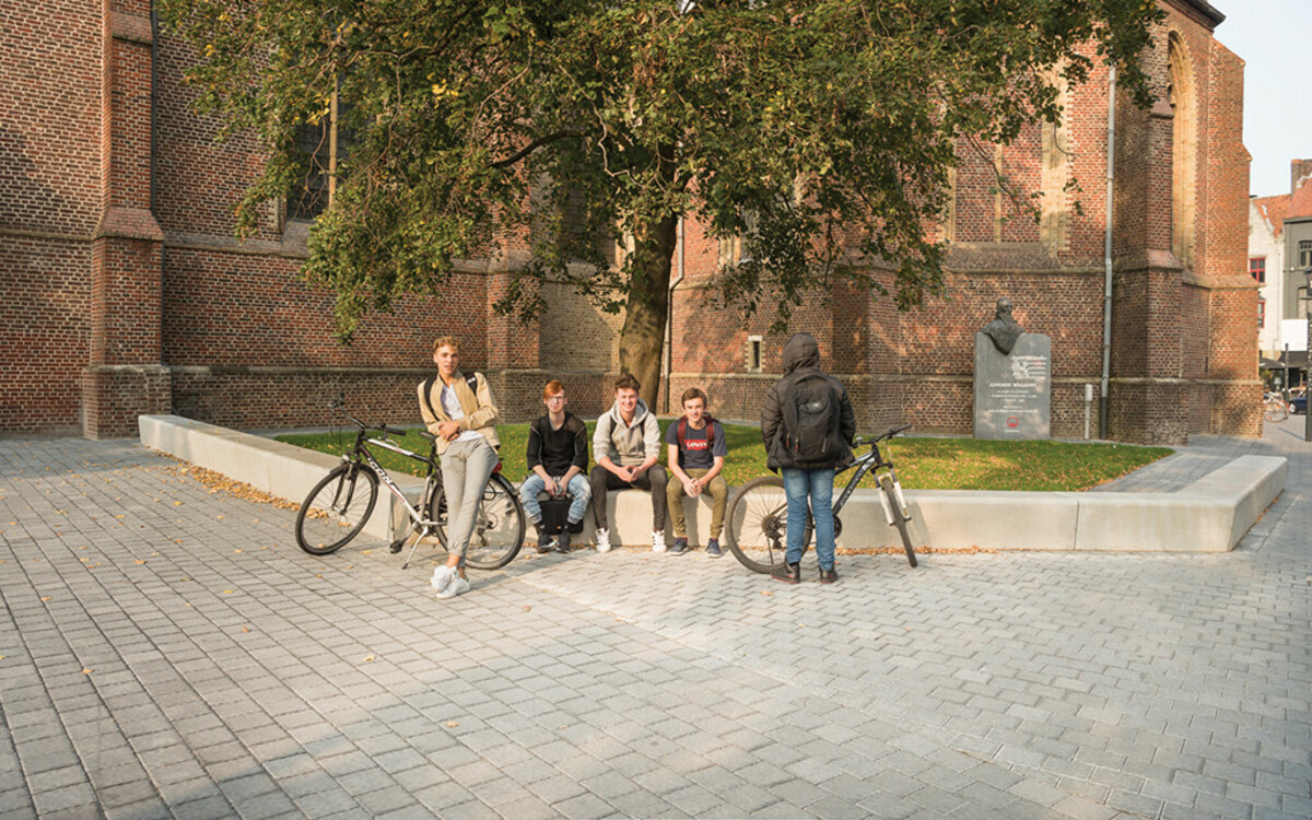 Parkbänke aus Beton