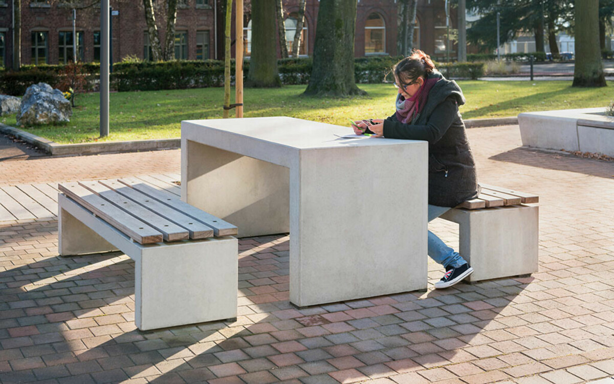 Parktisch mit Sitzbänken Schulhof robust
