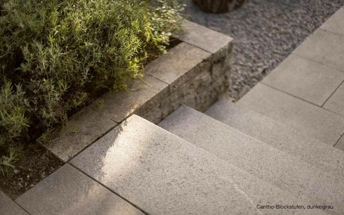 Treppenstufen Garten grau