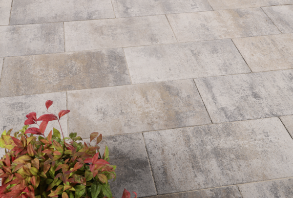 muschelkalkfarbene Betonplatten in rechteckiger Verlegung auf einer Terrasse, Produkt